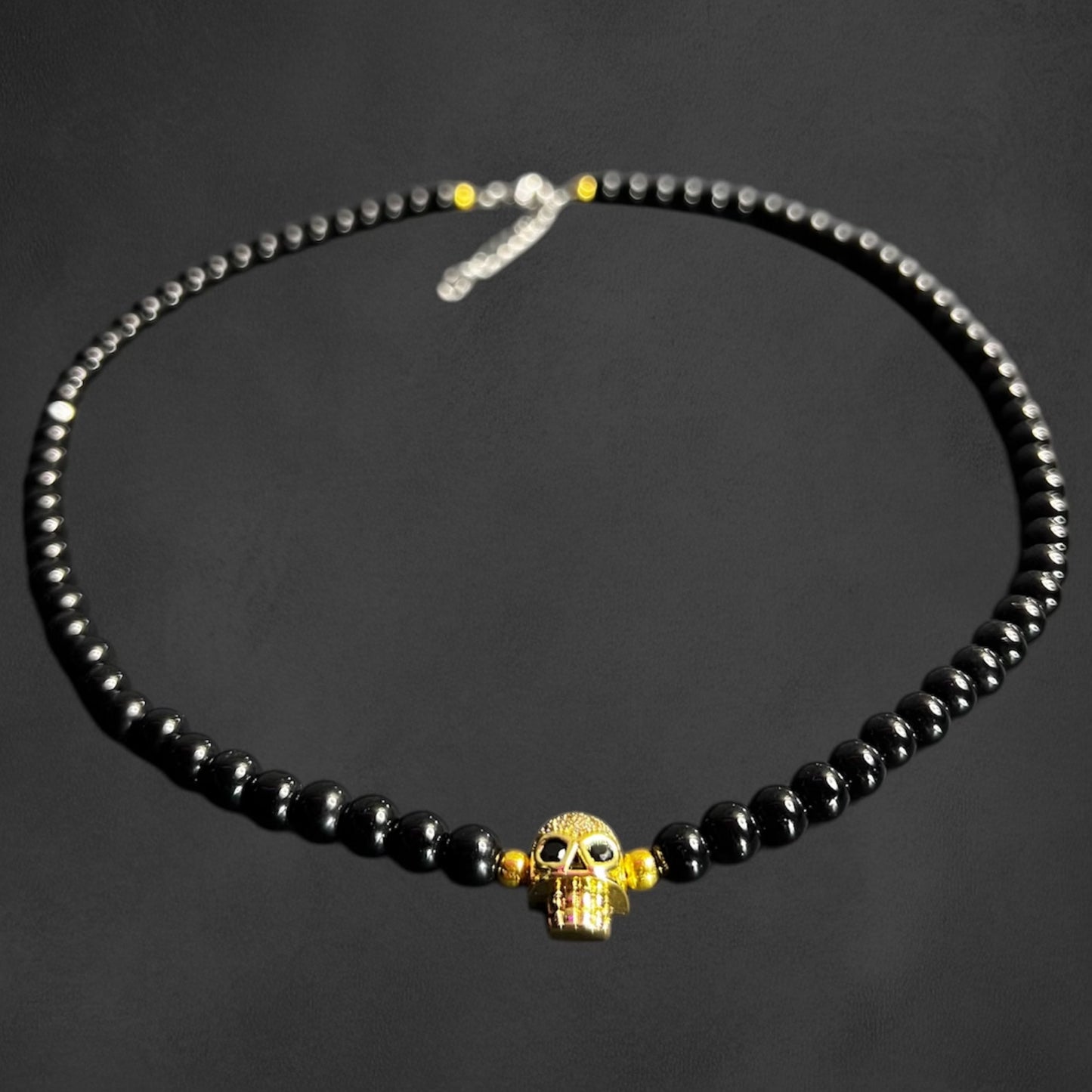 Perlas Black Calavera Gold